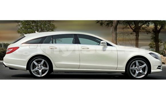 Buy Import Mercedes-Benz 190 (W201) White Car in Import - Dubai in Attapeu Province Buy Import Mercedes-Benz 190 (W201) White Car in Import - Dubai in Attapeu Province