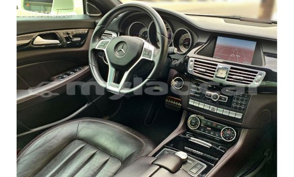 Buy Import Mercedes-Benz 190 (W201) White Car in Import - Dubai in Attapeu Province Buy Import Mercedes-Benz 190 (W201) White Car in Import - Dubai in Attapeu Province