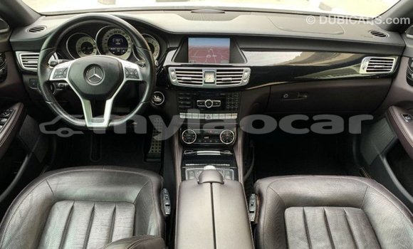 Buy Import Mercedes-Benz 190 (W201) White Car in Import - Dubai in Attapeu Province Buy Import Mercedes-Benz 190 (W201) White Car in Import - Dubai in Attapeu Province