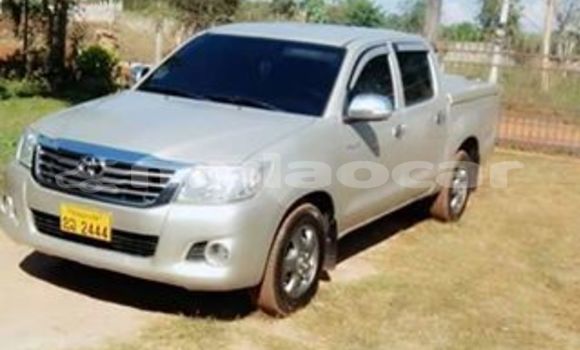 Buy Used Toyota Hilux White Car in Vientiane in Vientiane Province Buy Used Toyota Hilux White Car in Vientiane in Vientiane Province