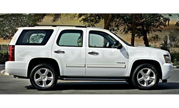 Buy Import Chevrolet Tahoe White Car in Import - Dubai in Attapeu Province Buy Import Chevrolet Tahoe White Car in Import - Dubai in Attapeu Province