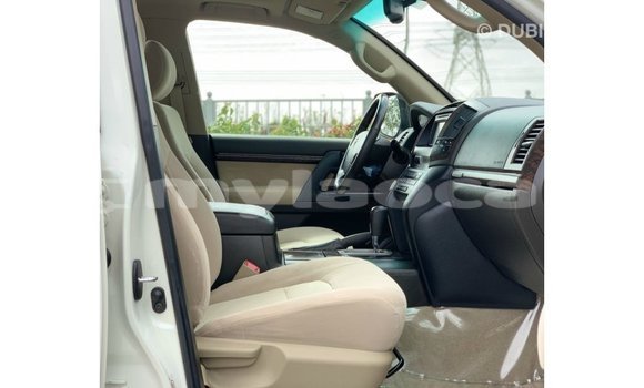 Buy Import Toyota Land Cruiser White Car in Import - Dubai in Attapeu Province Buy Import Toyota Land Cruiser White Car in Import - Dubai in Attapeu Province