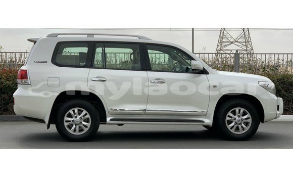 Buy Import Toyota Land Cruiser White Car in Import - Dubai in Attapeu Province Buy Import Toyota Land Cruiser White Car in Import - Dubai in Attapeu Province