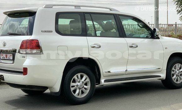 Buy Import Toyota Land Cruiser White Car in Import - Dubai in Attapeu Province Buy Import Toyota Land Cruiser White Car in Import - Dubai in Attapeu Province