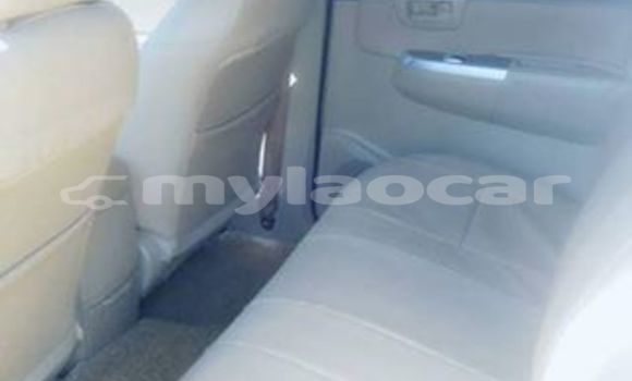 Buy Used Toyota Hilux White Car in Vientiane in Vientiane Province Buy Used Toyota Hilux White Car in Vientiane in Vientiane Province