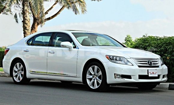 Acheter Import Voiture Lexus LS Blanc à Import - Dubai, Attapeu Province