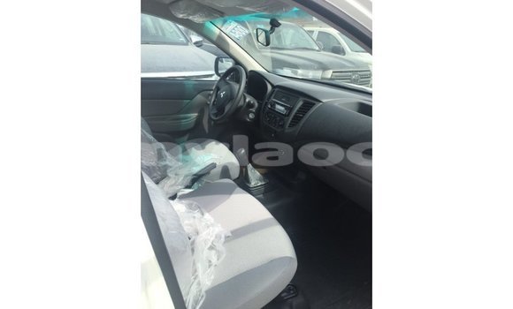 Buy Import Mitsubishi L200 White Car in Import - Dubai in Attapeu Province