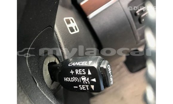 Acheter Import Voiture Toyota Land Cruiser Noir à Import - Dubai, Attapeu Province Acheter Import Voiture Toyota Land Cruiser Noir à Import - Dubai, Attapeu Province