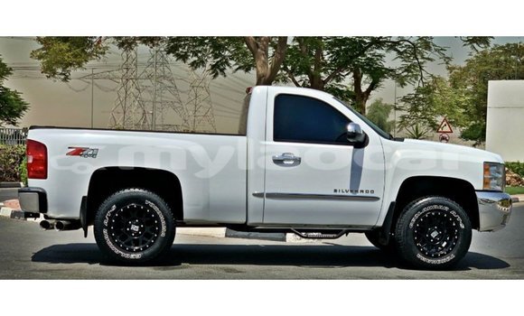 Buy Import Chevrolet Silverado White Car in Import - Dubai in Attapeu Province Buy Import Chevrolet Silverado White Car in Import - Dubai in Attapeu Province