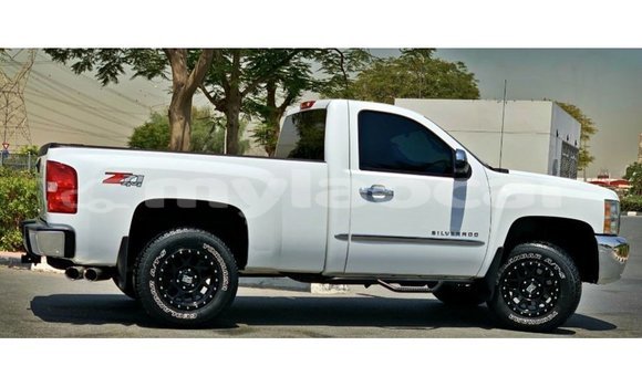 Buy Import Chevrolet Silverado White Car in Import - Dubai in Attapeu Province Buy Import Chevrolet Silverado White Car in Import - Dubai in Attapeu Province