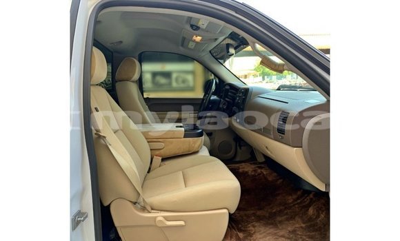 Buy Import Chevrolet Silverado White Car in Import - Dubai in Attapeu Province Buy Import Chevrolet Silverado White Car in Import - Dubai in Attapeu Province