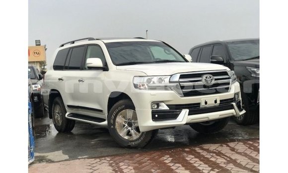 Buy Import Toyota Land Cruiser White Car in Import - Dubai in Attapeu Province