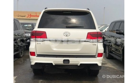 Acheter Import Voiture Toyota Land Cruiser Blanc à Import - Dubai, Attapeu Province Acheter Import Voiture Toyota Land Cruiser Blanc à Import - Dubai, Attapeu Province