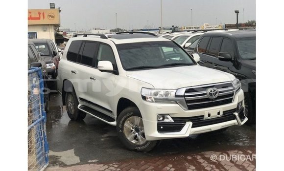 Acheter Import Voiture Toyota Land Cruiser Blanc à Import - Dubai, Attapeu Province Acheter Import Voiture Toyota Land Cruiser Blanc à Import - Dubai, Attapeu Province