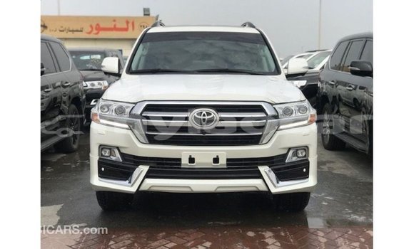 Acheter Import Voiture Toyota Land Cruiser Blanc à Import - Dubai, Attapeu Province Acheter Import Voiture Toyota Land Cruiser Blanc à Import - Dubai, Attapeu Province