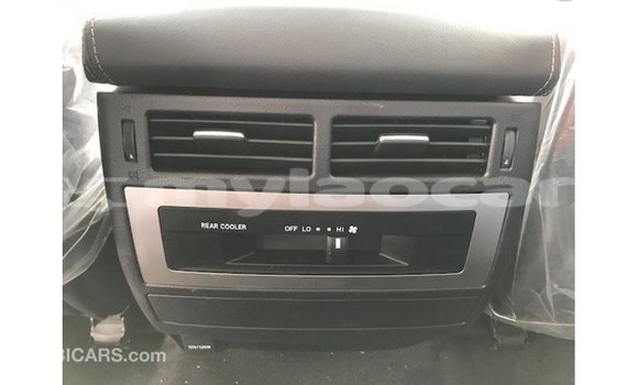 Acheter Import Voiture Toyota Land Cruiser Blanc à Import - Dubai, Attapeu Province Acheter Import Voiture Toyota Land Cruiser Blanc à Import - Dubai, Attapeu Province