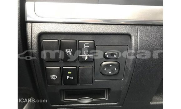 Acheter Import Voiture Toyota Land Cruiser Blanc à Import - Dubai, Attapeu Province Acheter Import Voiture Toyota Land Cruiser Blanc à Import - Dubai, Attapeu Province