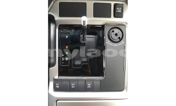 Acheter Import Voiture Toyota Land Cruiser Blanc à Import - Dubai, Attapeu Province Acheter Import Voiture Toyota Land Cruiser Blanc à Import - Dubai, Attapeu Province