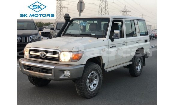 Buy Import Toyota Land Cruiser White Car in Import - Dubai in Attapeu Province
