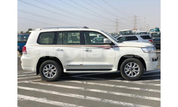 Buy Import Toyota Land Cruiser White Car in Import - Dubai in Attapeu Province Buy Import Toyota Land Cruiser White Car in Import - Dubai in Attapeu Province