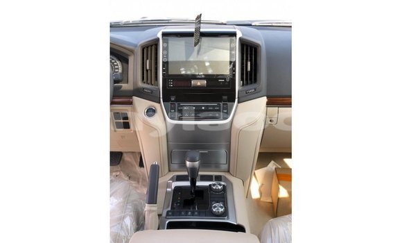 Buy Import Toyota Land Cruiser White Car in Import - Dubai in Attapeu Province Buy Import Toyota Land Cruiser White Car in Import - Dubai in Attapeu Province