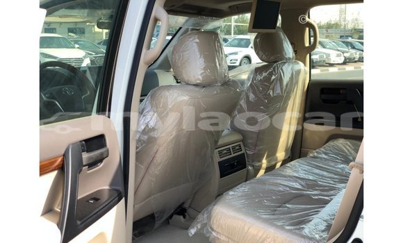 Buy Import Toyota Land Cruiser White Car in Import - Dubai in Attapeu Province Buy Import Toyota Land Cruiser White Car in Import - Dubai in Attapeu Province