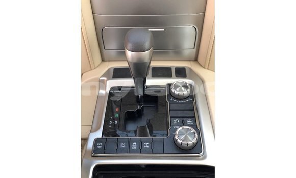 Buy Import Toyota Land Cruiser White Car in Import - Dubai in Attapeu Province Buy Import Toyota Land Cruiser White Car in Import - Dubai in Attapeu Province