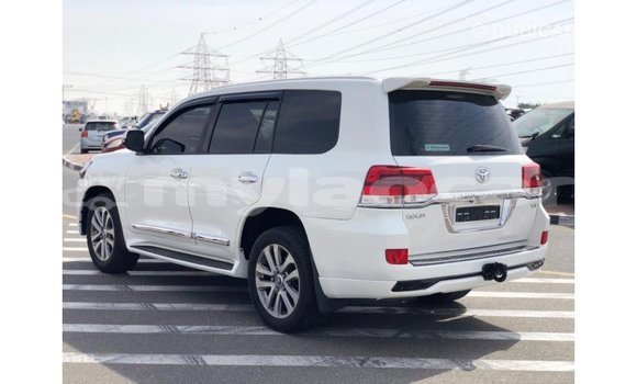 Buy Import Toyota Land Cruiser White Car in Import - Dubai in Attapeu Province Buy Import Toyota Land Cruiser White Car in Import - Dubai in Attapeu Province