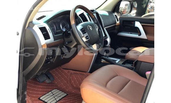 Buy Import Toyota Land Cruiser White Car in Import - Dubai in Attapeu Province Buy Import Toyota Land Cruiser White Car in Import - Dubai in Attapeu Province