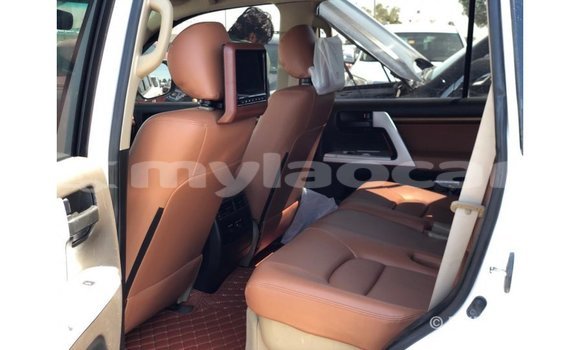 Buy Import Toyota Land Cruiser White Car in Import - Dubai in Attapeu Province Buy Import Toyota Land Cruiser White Car in Import - Dubai in Attapeu Province
