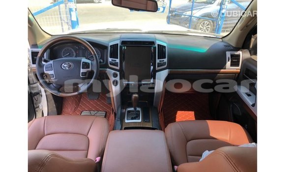 Buy Import Toyota Land Cruiser White Car in Import - Dubai in Attapeu Province Buy Import Toyota Land Cruiser White Car in Import - Dubai in Attapeu Province