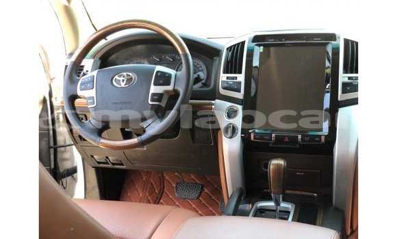 Buy Import Toyota Land Cruiser White Car in Import - Dubai in Attapeu Province Buy Import Toyota Land Cruiser White Car in Import - Dubai in Attapeu Province