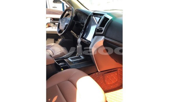 Buy Import Toyota Land Cruiser White Car in Import - Dubai in Attapeu Province Buy Import Toyota Land Cruiser White Car in Import - Dubai in Attapeu Province