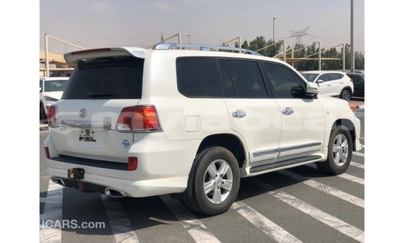 Buy Import Toyota Land Cruiser White Car in Import - Dubai in Attapeu Province Buy Import Toyota Land Cruiser White Car in Import - Dubai in Attapeu Province