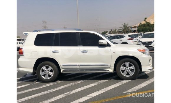 Buy Import Toyota Land Cruiser White Car in Import - Dubai in Attapeu Province Buy Import Toyota Land Cruiser White Car in Import - Dubai in Attapeu Province