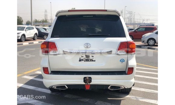 Buy Import Toyota Land Cruiser White Car in Import - Dubai in Attapeu Province Buy Import Toyota Land Cruiser White Car in Import - Dubai in Attapeu Province