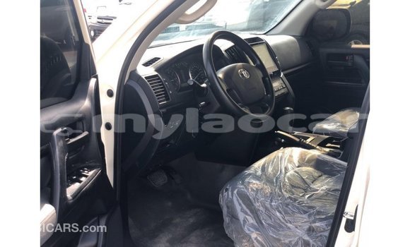 Buy Import Toyota Land Cruiser White Car in Import - Dubai in Attapeu Province Buy Import Toyota Land Cruiser White Car in Import - Dubai in Attapeu Province