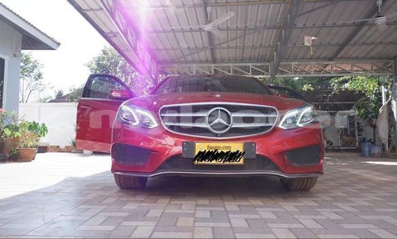 Buy Used Mercedes-Benz E-klasse Red Car in Vientiane in Vientiane Province Buy Used Mercedes-Benz E-klasse Red Car in Vientiane in Vientiane Province
