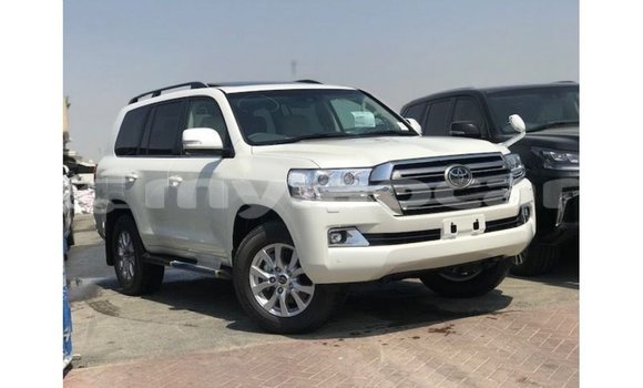 Buy Import Toyota Land Cruiser White Car in Import - Dubai in Attapeu Province