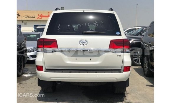Acheter Import Voiture Toyota Land Cruiser Blanc à Import - Dubai, Attapeu Province Acheter Import Voiture Toyota Land Cruiser Blanc à Import - Dubai, Attapeu Province