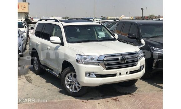 Acheter Import Voiture Toyota Land Cruiser Blanc à Import - Dubai, Attapeu Province Acheter Import Voiture Toyota Land Cruiser Blanc à Import - Dubai, Attapeu Province