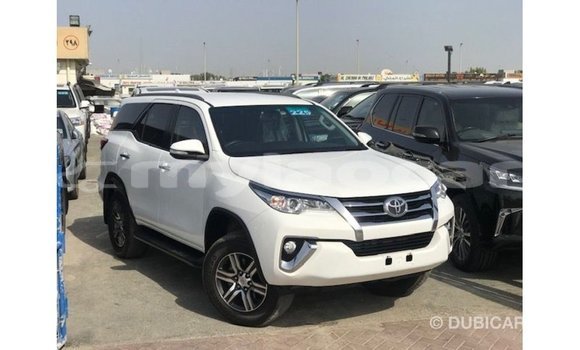 Acheter Import Voiture Toyota Fortuner Blanc à Import - Dubai, Attapeu Province Acheter Import Voiture Toyota Fortuner Blanc à Import - Dubai, Attapeu Province