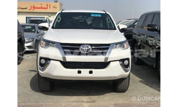 Acheter Import Voiture Toyota Fortuner Blanc à Import - Dubai, Attapeu Province Acheter Import Voiture Toyota Fortuner Blanc à Import - Dubai, Attapeu Province