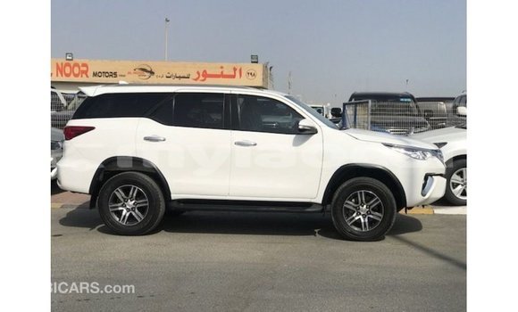 Acheter Import Voiture Toyota Fortuner Blanc à Import - Dubai, Attapeu Province Acheter Import Voiture Toyota Fortuner Blanc à Import - Dubai, Attapeu Province