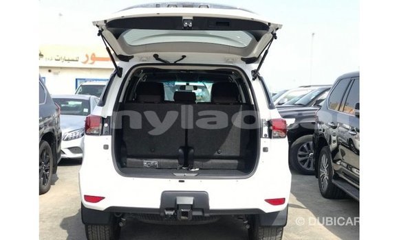 Acheter Import Voiture Toyota Fortuner Blanc à Import - Dubai, Attapeu Province Acheter Import Voiture Toyota Fortuner Blanc à Import - Dubai, Attapeu Province