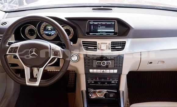 Buy Used Mercedes-Benz E-klasse Red Car in Vientiane in Vientiane Province Buy Used Mercedes-Benz E-klasse Red Car in Vientiane in Vientiane Province