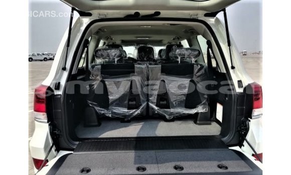 Buy Import Toyota Land Cruiser White Car in Import - Dubai in Attapeu Province Buy Import Toyota Land Cruiser White Car in Import - Dubai in Attapeu Province