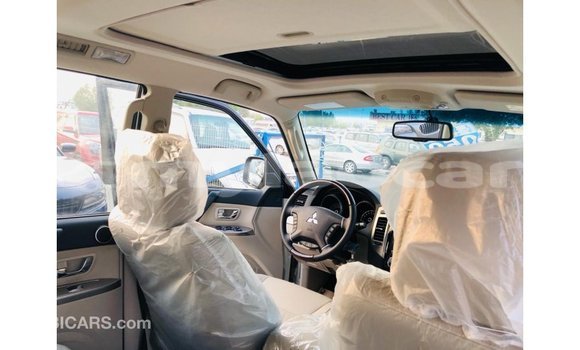 Buy Import Mitsubishi Pajero White Car in Import - Dubai in Attapeu Province Buy Import Mitsubishi Pajero White Car in Import - Dubai in Attapeu Province
