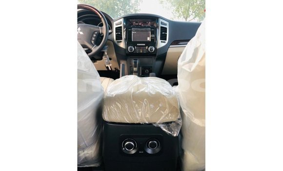 Buy Import Mitsubishi Pajero White Car in Import - Dubai in Attapeu Province Buy Import Mitsubishi Pajero White Car in Import - Dubai in Attapeu Province
