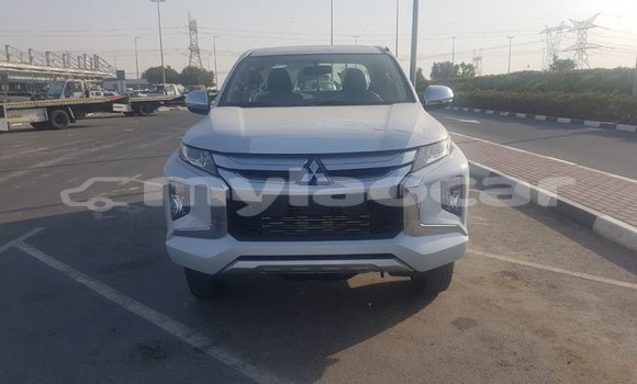 Buy Import Mitsubishi L200 White Car in Import - Dubai in Attapeu Province